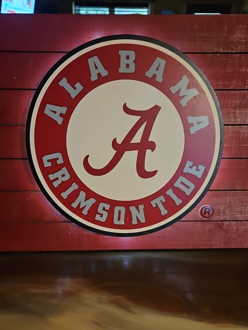 Alabama Crimson Tide Round Lighted Wall Sign - Red and White Fan Decor